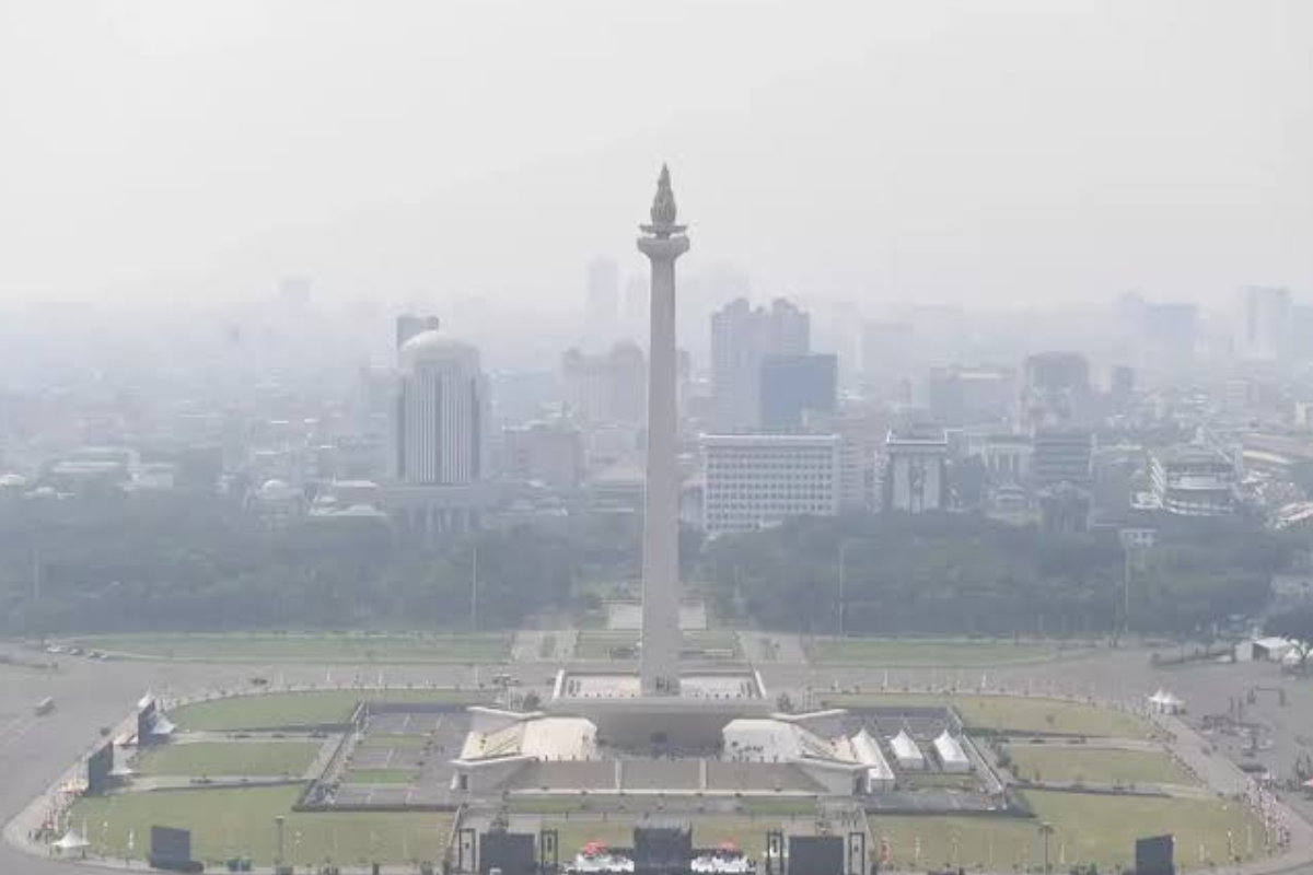 Udara Jakarta Pagi Ini Terburuk di Dunia, Warga Diimbau Pakai Masker