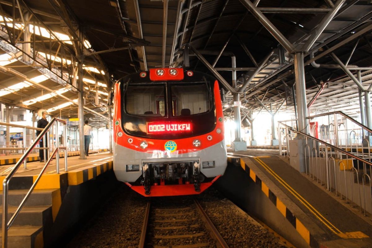 KRL Jogja-Solo Ramai Keluhan Pekerja Soal Rombongan Study Tour