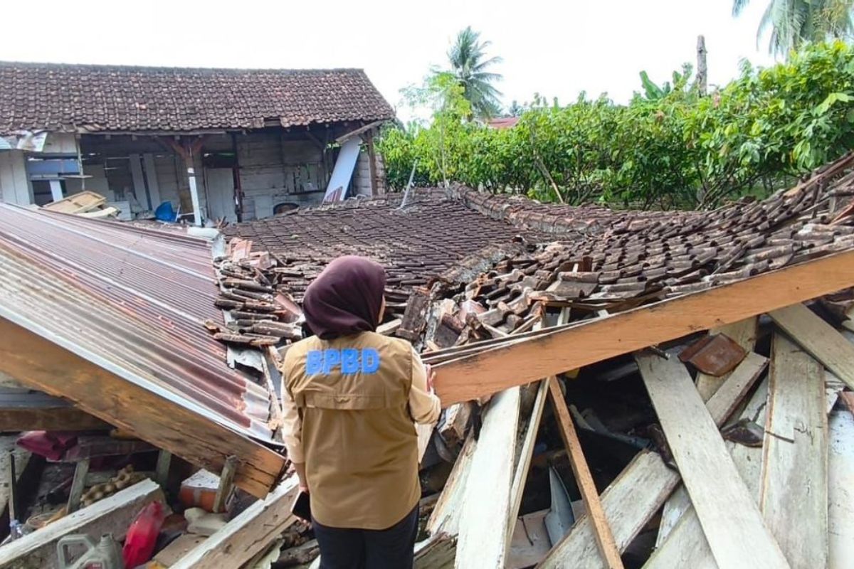 Gempa Sigi: Bupati Rizal Intjenae Kejar Data Kerusakan 1x24 Jam