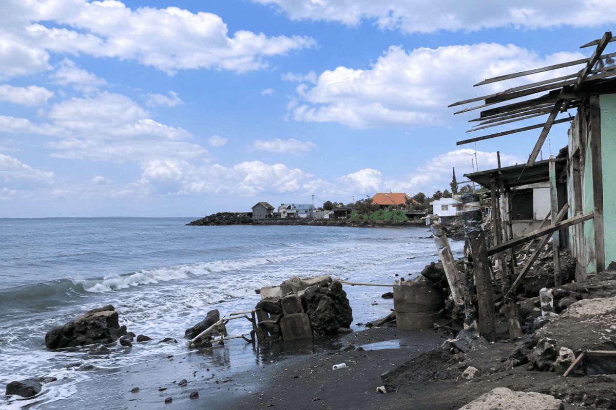 Abrasi Pantai Monggalan Klungkung Kian Parah, Warga Mengungsi