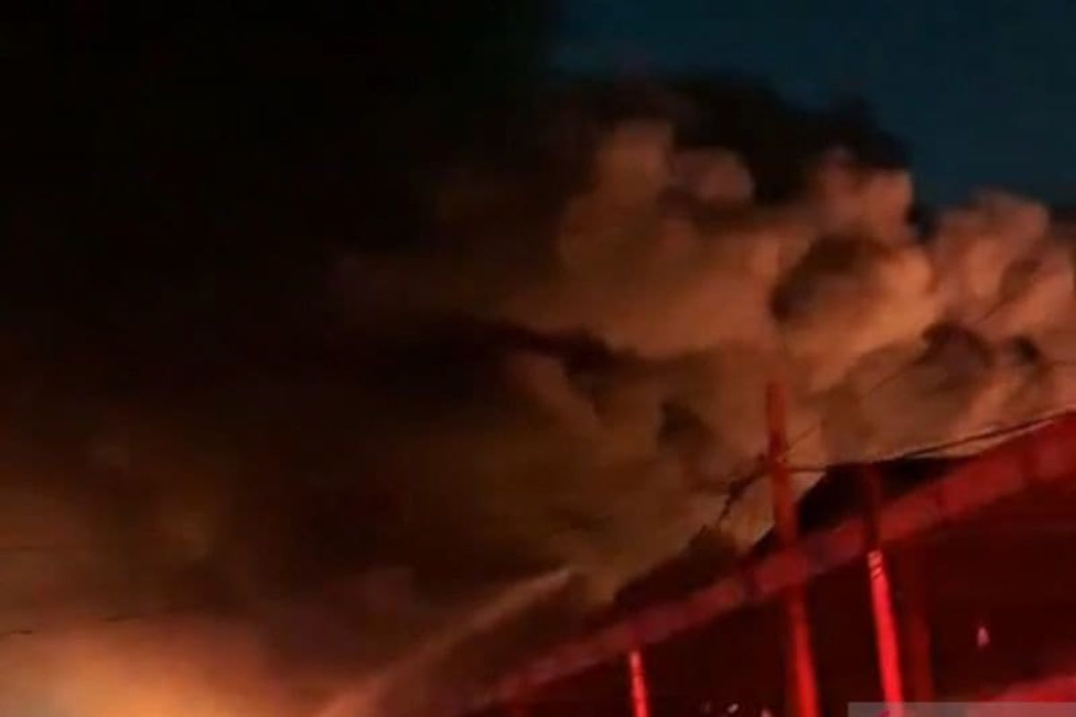 Gudang Kalideres Terbakar Belasan Jam, Gas Beracun Menghantui
