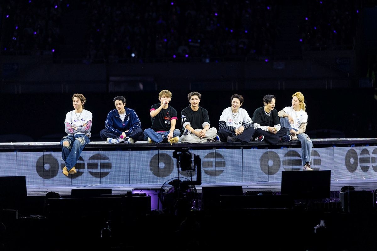 Konser BTS ARIRANG di GBK Ditambah Satu Hari, ARMY Serbu Warnet