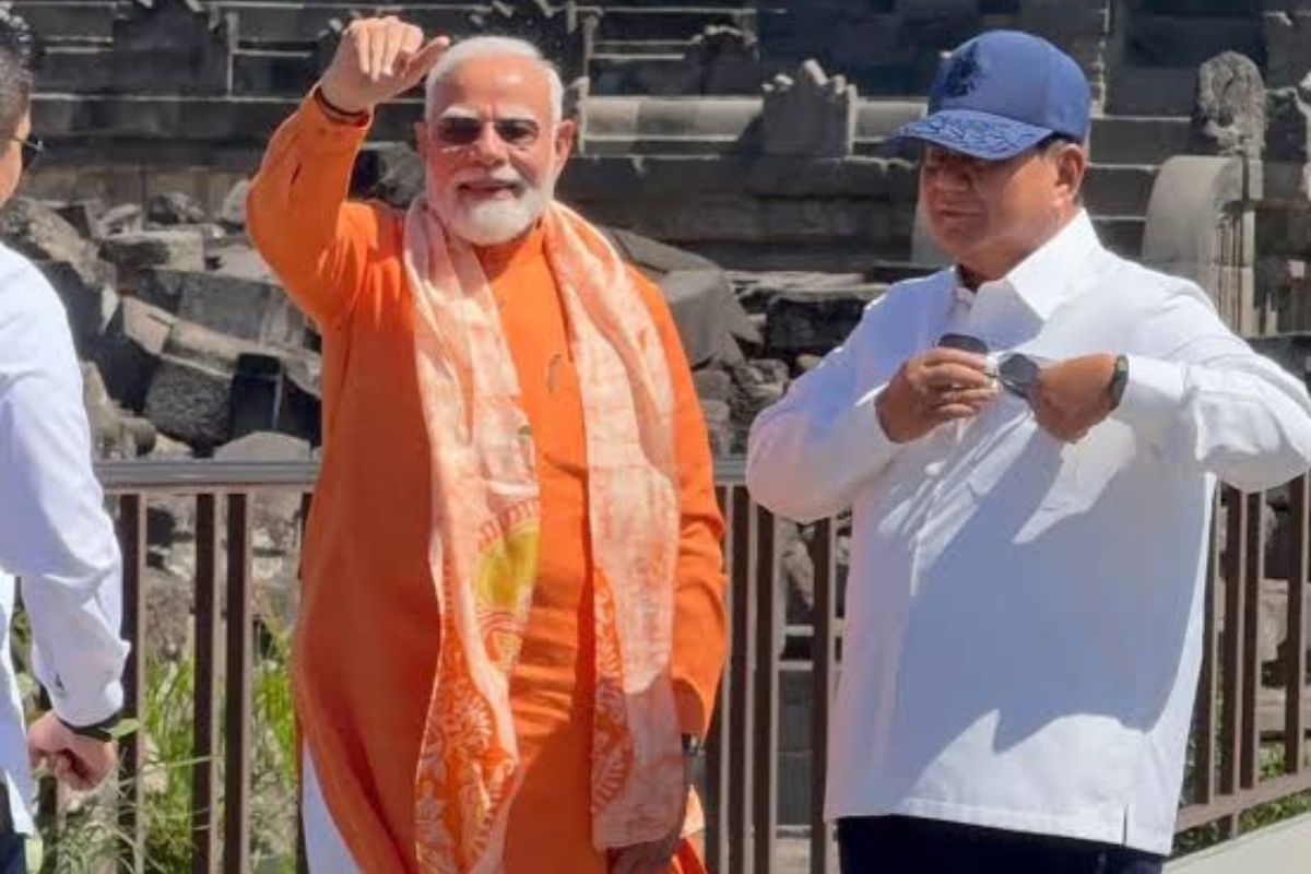Momen Prabowo Sambut Langsung Kedatangan PM Narendra Modi di YIA