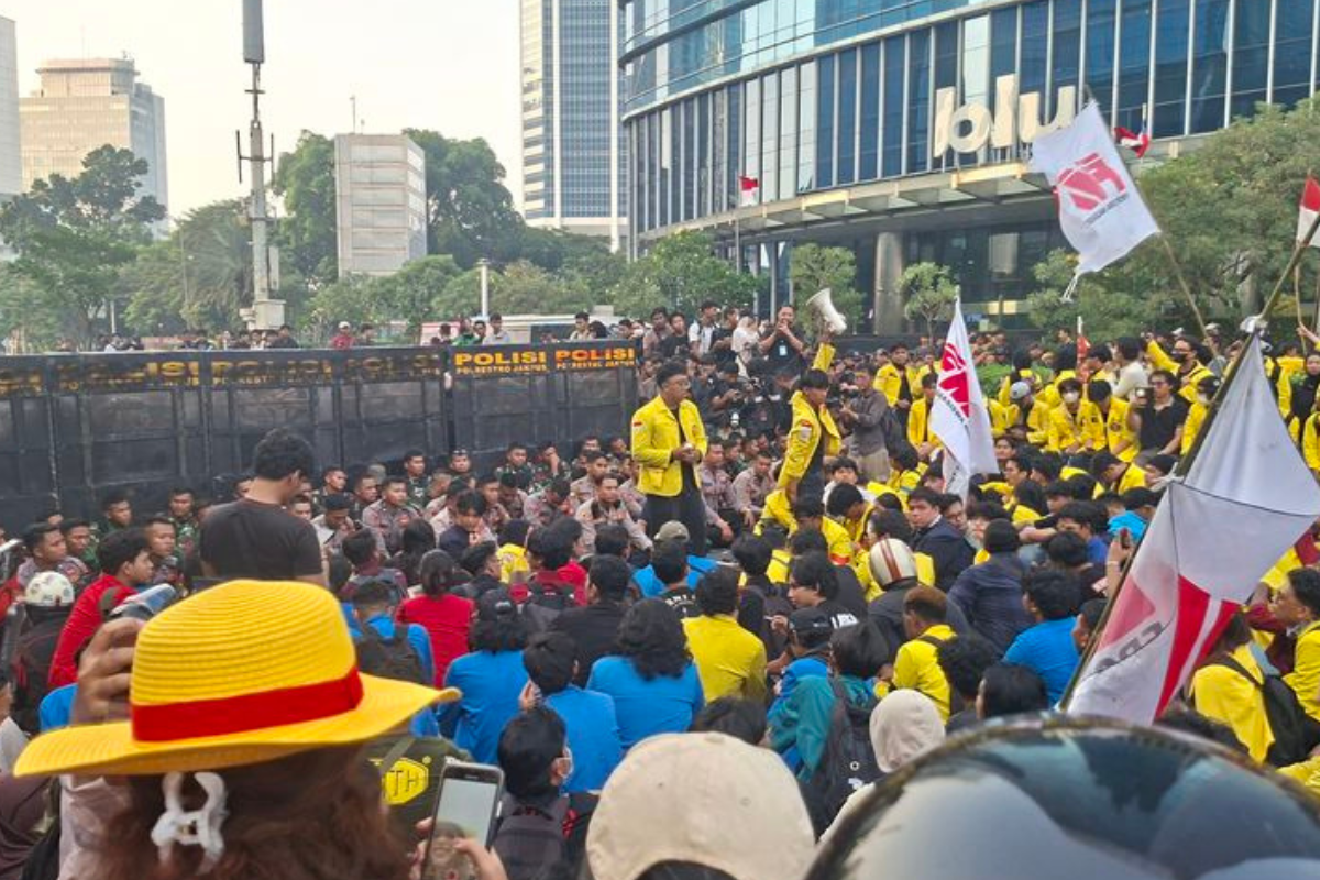Ribuan Mahasiswa BEM Surabaya Gelar Demo Besar di Grahadi Hari Ini