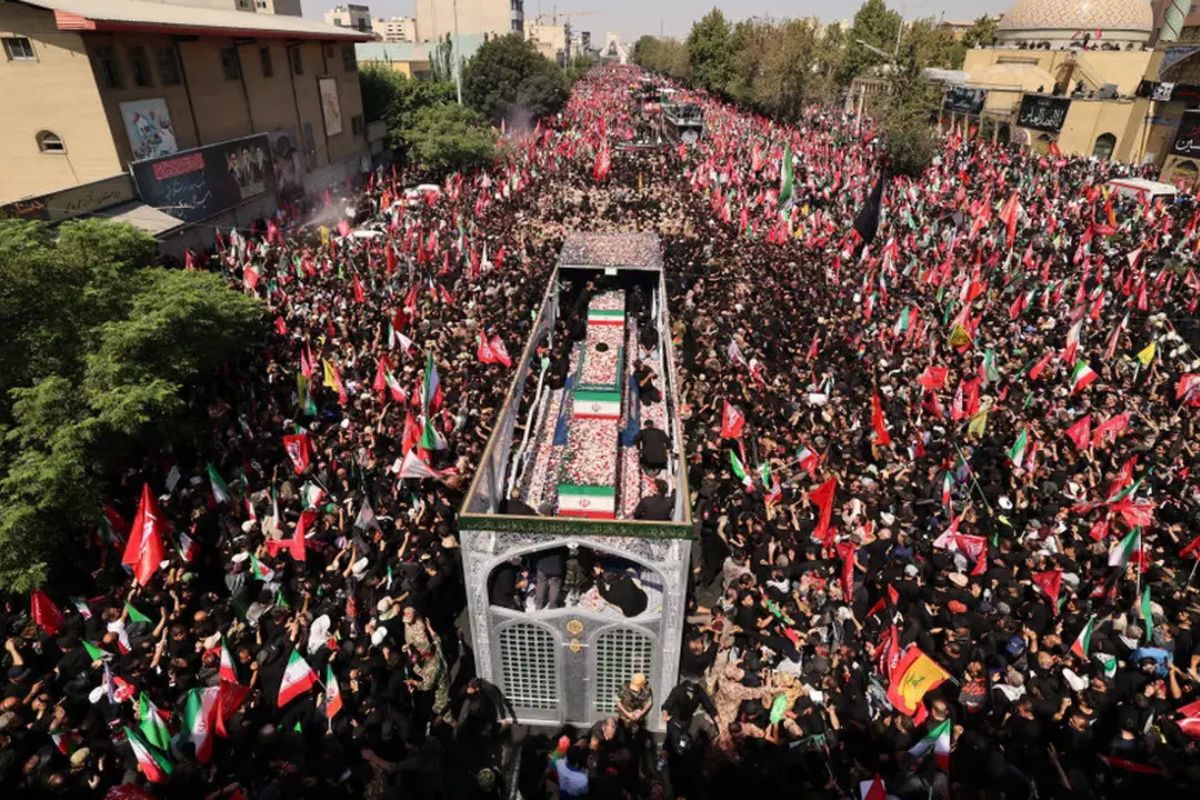 Prosesi Pemakaman Ali Khamenei di Teheran Dipadati Jutaan Orang