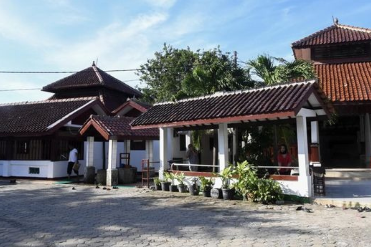 Mitos dan Fakta Sejarah Masjid yang Kabarnya Dibangun Semalam