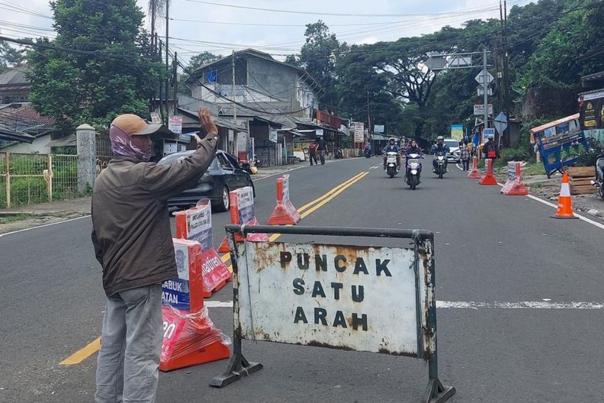 Lalin Padat, One Way Arah Puncak Bogor Diterapkan Pagi Ini