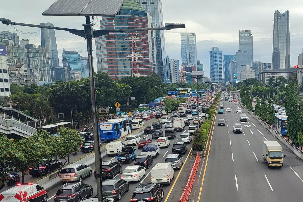 Info Lalu Lintas Tol Jakarta Kamis Pagi: Cawang Hingga Tomang Padat