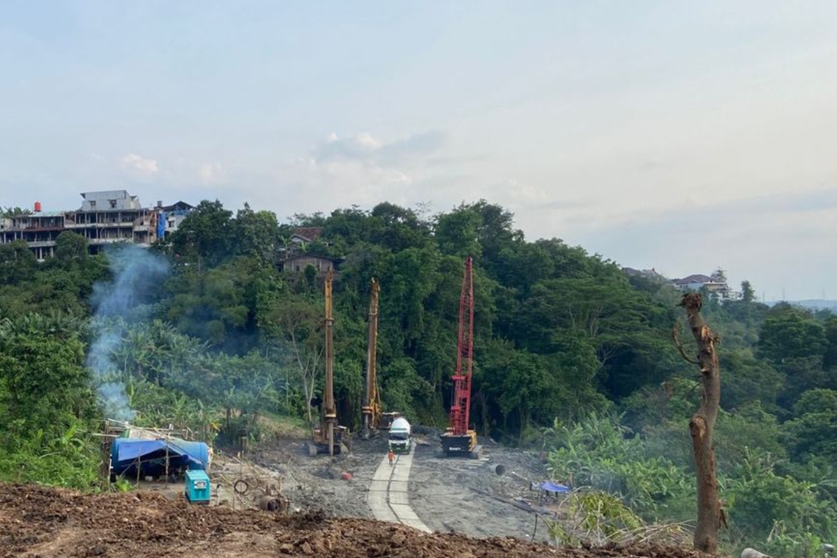 Terhimpit Proyek Raksasa, Warga Tinjomoyo Semarang Bertahan