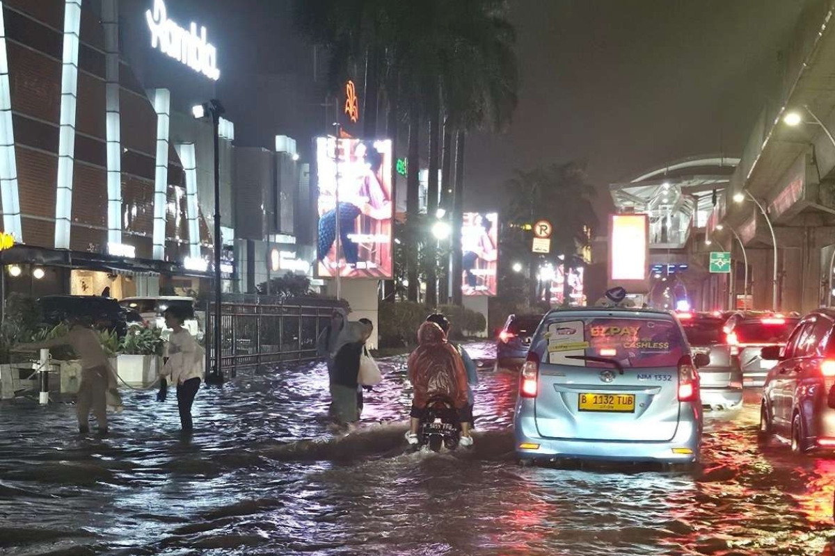 Jalan Baleendah-Dayeuhkolot Lumpuh Akibat Banjir, Kendaraan Mogok