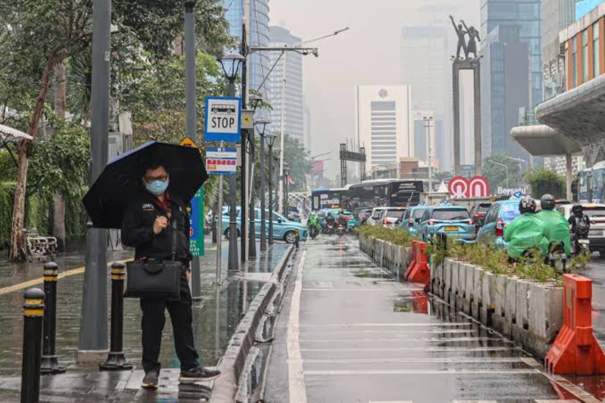 Prakiraan Cuaca BMKG: Mayoritas Kota di Indonesia Hujan Ringan Senin