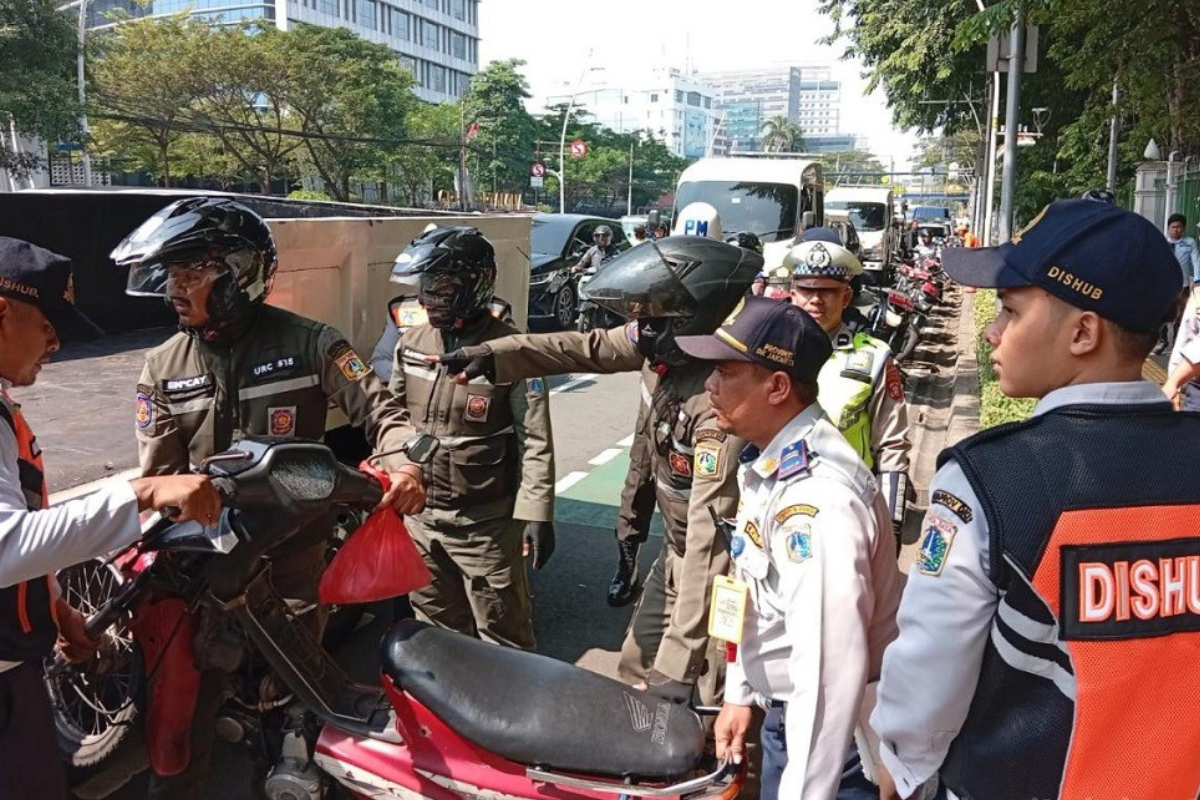 Razia Parkir Liar Jakarta: Kendaraan Diangkut dan Jukir Ditangkap