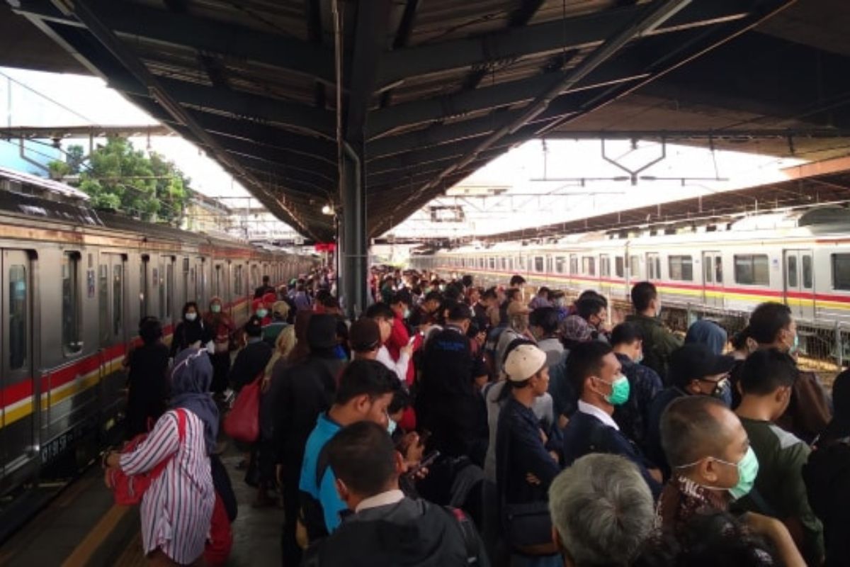 Jeritan Kelas Menengah: Taat Pajak tapi Terjepit Ekonomi
