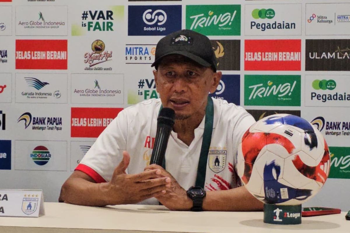 Persipura Bubarkan Skuat, Nasib Rahmat Darmawan Masih Aman