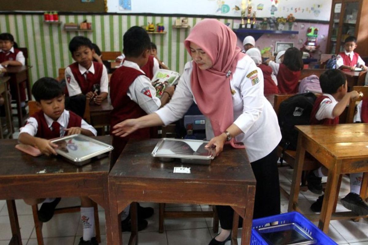 Kilas Ekonomi: Regulasi Baru Finfluencer dan Kelanjutan Program MBG