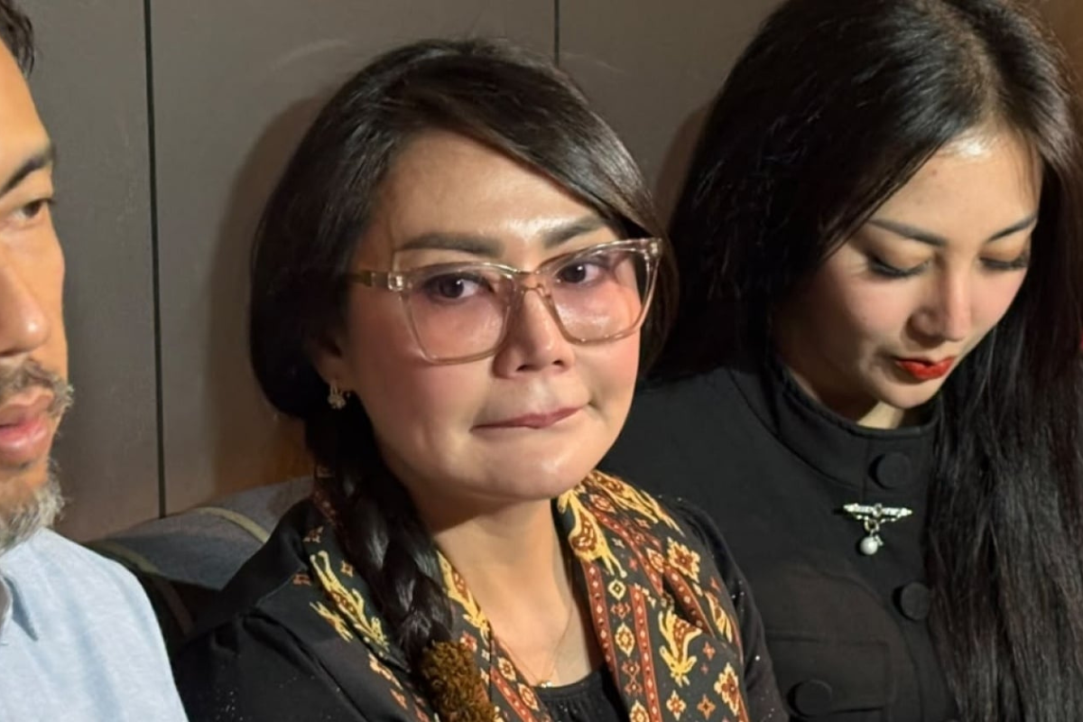 Tersinggung Foto Hijab Editan, Tessa Kaunang Somasi Mantan Suami