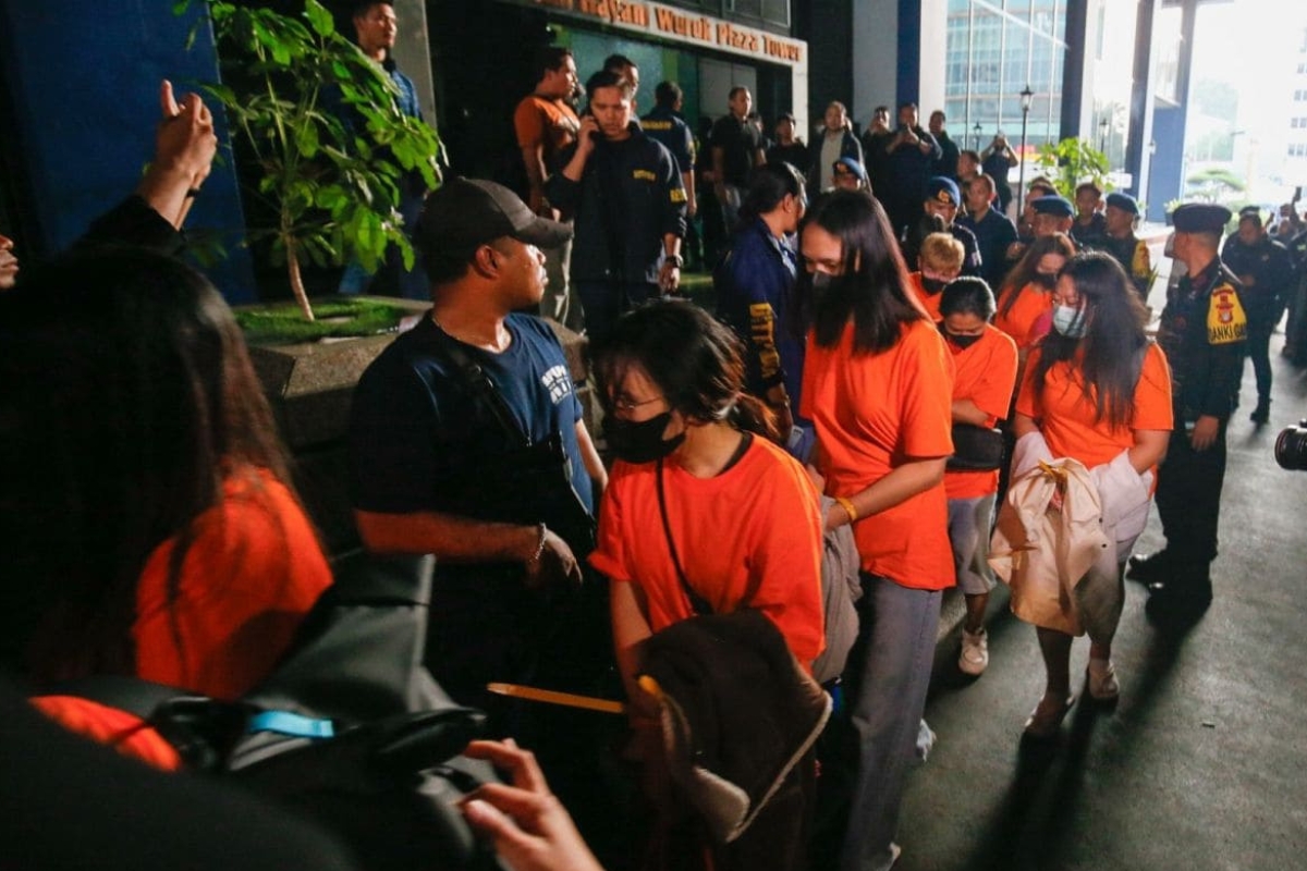 Polri Limpahkan 320 WNA Jaringan Judi Internasional ke Imigrasi