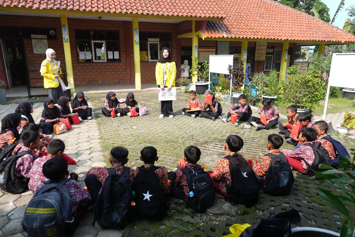 FKG UI dan Mitra Pentahelix Wujudkan Transformasi Kesehatan Masyarakat di Tegalwaru