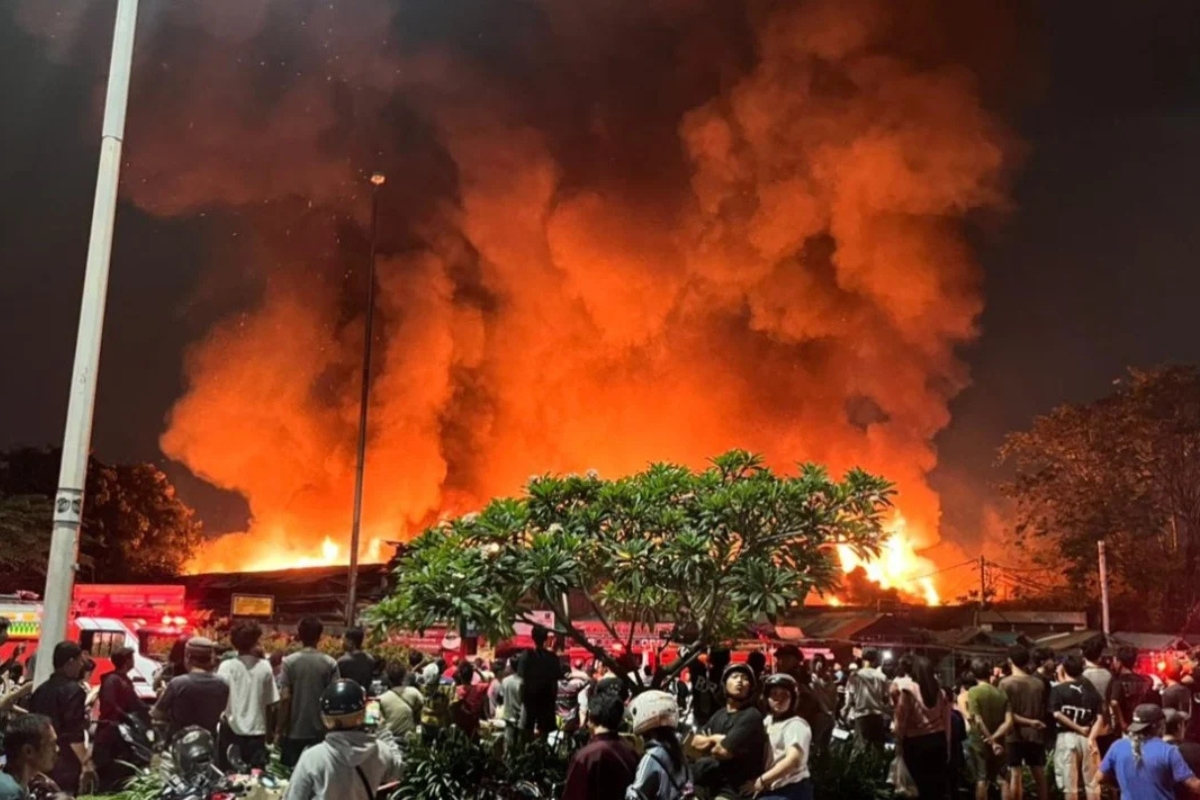 Kebakaran Pasar Jiung Kemayoran: Kisah Pilu Rumah yang Hangus