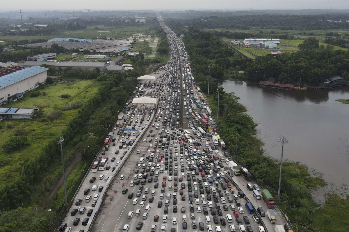 Volume Kendaraan Tinggi, Jalan Arteri Jakarta Macet Senin Pagi