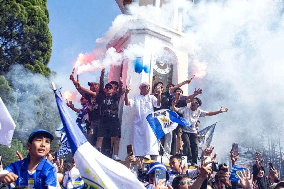 Syukuran Persib Hattrick Juara, Ribuan Bobotoh Ngagogo 1,5 Ton Ikan