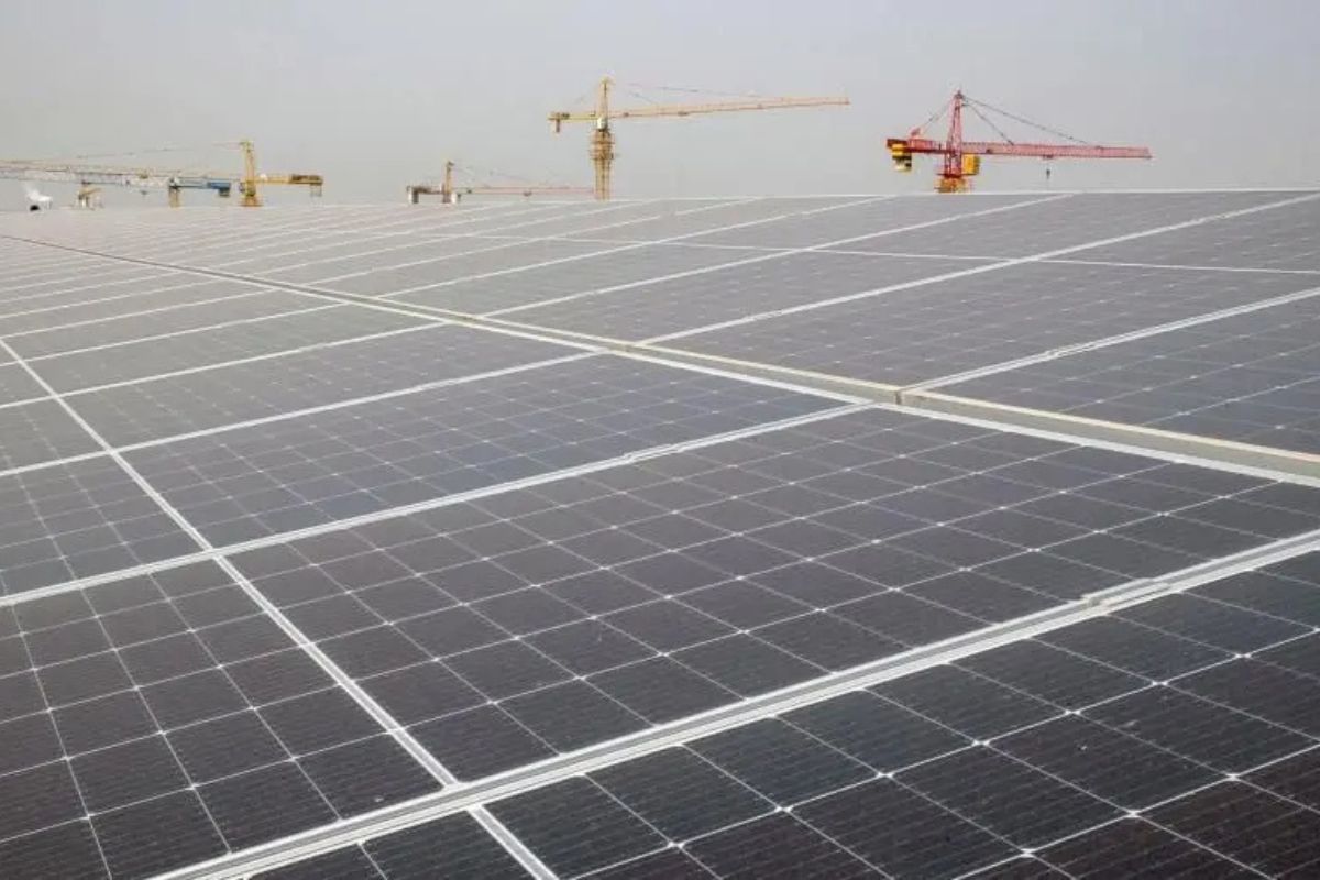 UE Blokir Dana Panel Surya China demi Keamanan Listrik