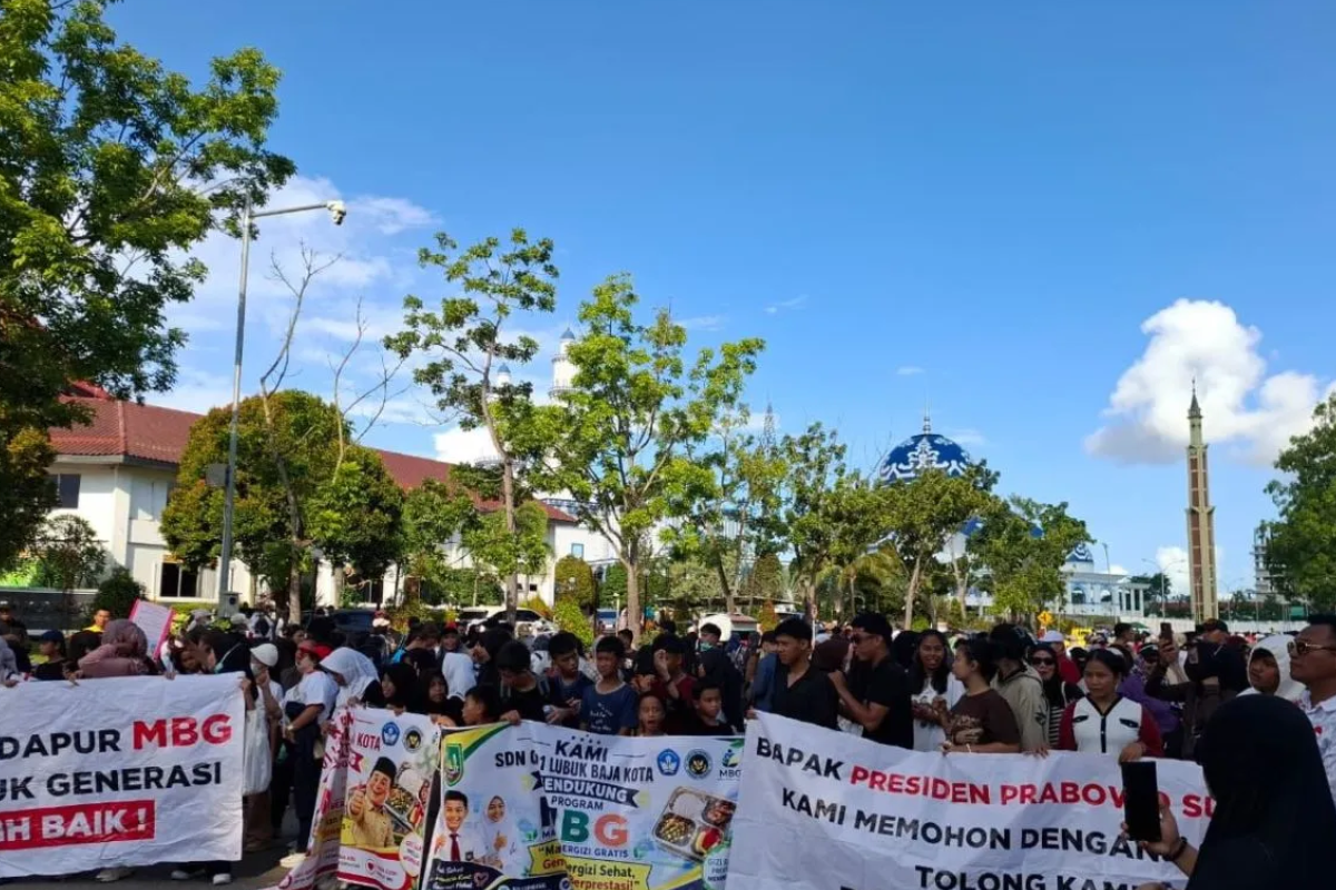 Siswa Ikut Pawai MBG Batam Dinilai Rentan Eksploitasi