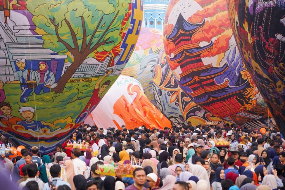 Ribuan Penonton Padati Festival Balon Udara di Purwokerto