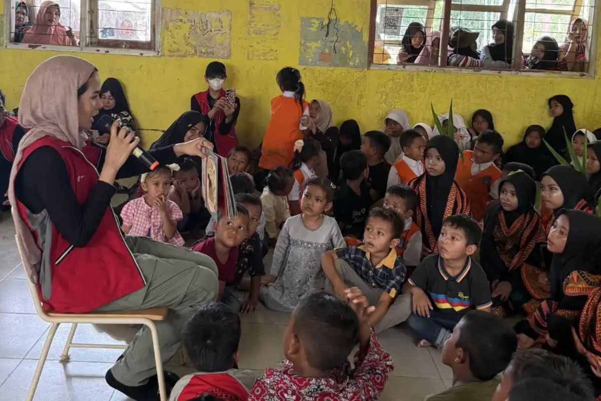 Maudy Ayunda & Save the Children Bangun Sekolah Pascabanjir Aceh