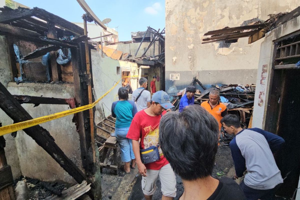 Pasca-Kebakaran Tambora, Garis Polisi Terpasang di Rumah Warga