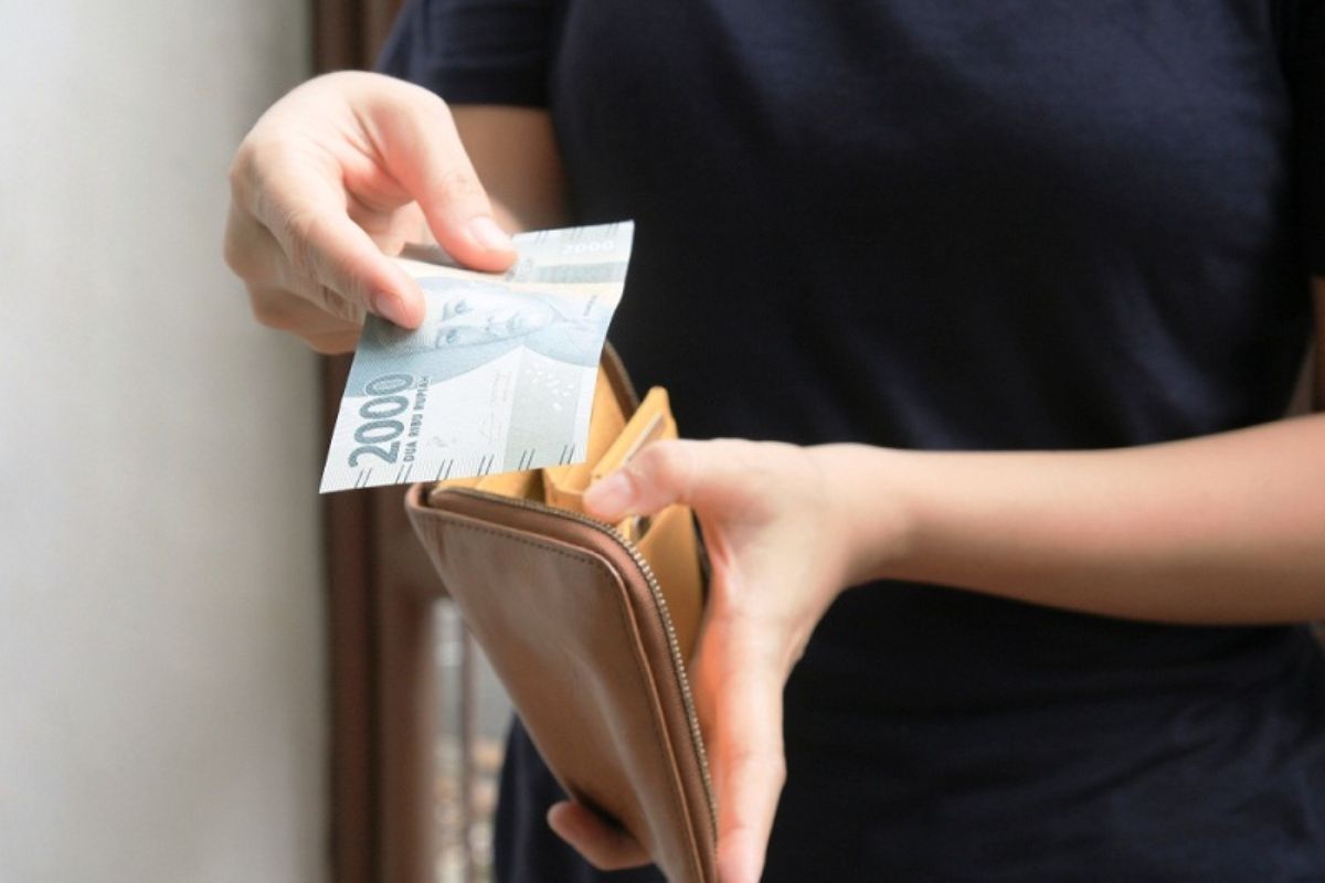 Cara Atur Keuangan Saat Biaya Hidup Naik Lewat Anggaran dan Tabungan