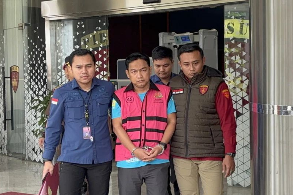 Diduga Terima Suap Rp1,5 Miliar, Ketua Ombudsman Resmi Dipecat