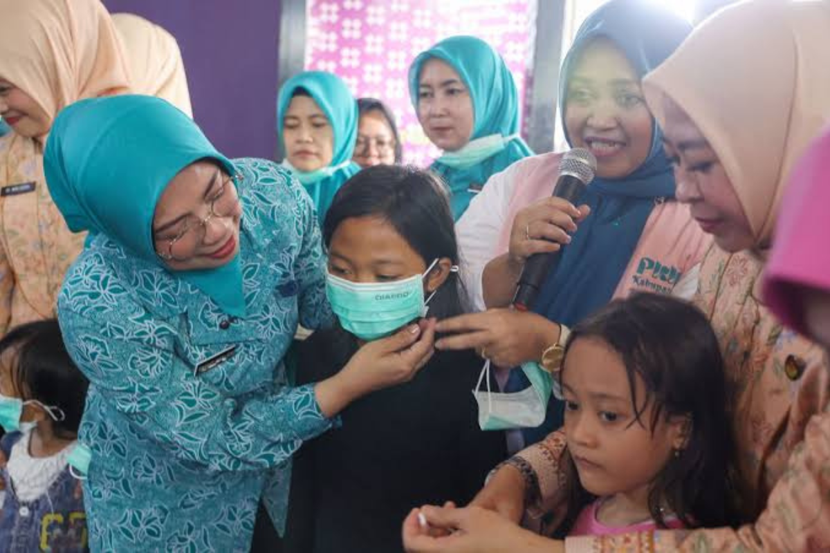 TPA Jatiwaringin Kebakaran, TP PKK Salurkan Bantuan bagi Korban