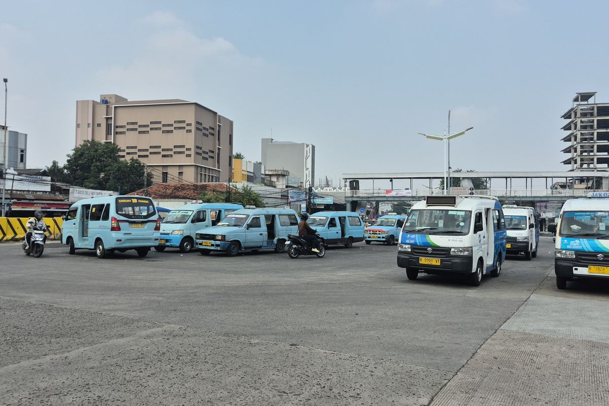 Terminal Kampung Melayu Minim Fasilitas, Penumpang Kembali Pakai Mobil