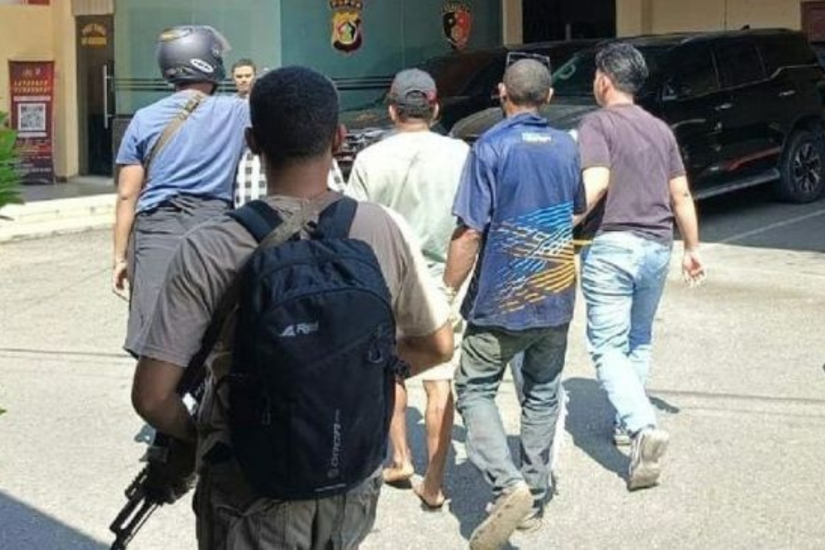 Lima Pemasok Senjata Api KKB Yalimo Ditangkap Damai Cartenz