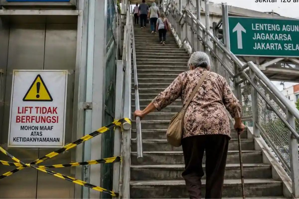Lift JPO Lenteng Agung Rusak, Lansia Kesulitan Naik Tangga