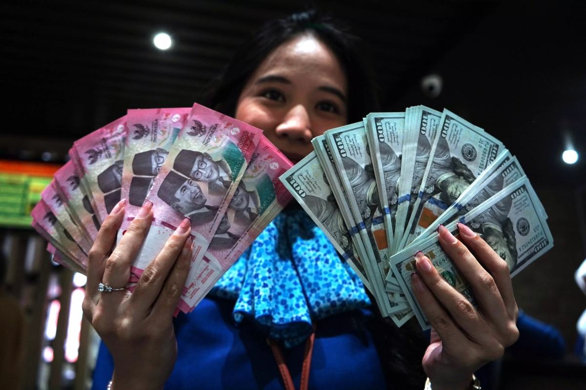 Rupiah Dibuka Melemah ke Level Rp17.856 per Dolar AS Kamis Pagi