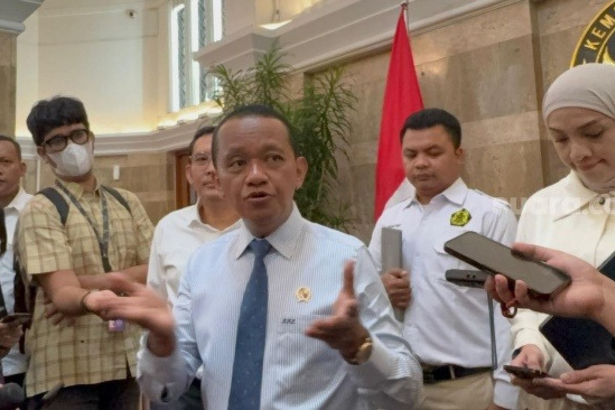 Menteri Bahlil Tunda Royalti Tambang demi Formulasi yang Adil