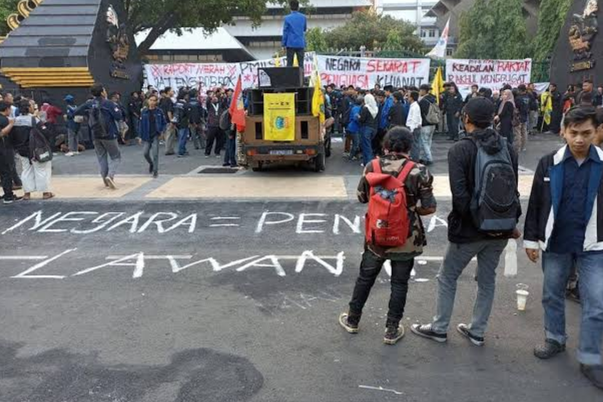 PMII Gelar Aksi Evaluasi Total Kabinet Merah Putih di DPR RI