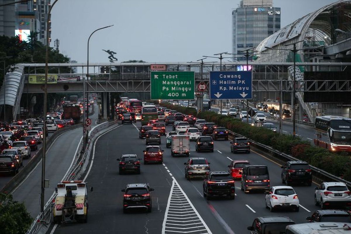 Arus Lalu Lintas Tol Menuju Jakarta Alami Kepadatan Pagi Ini