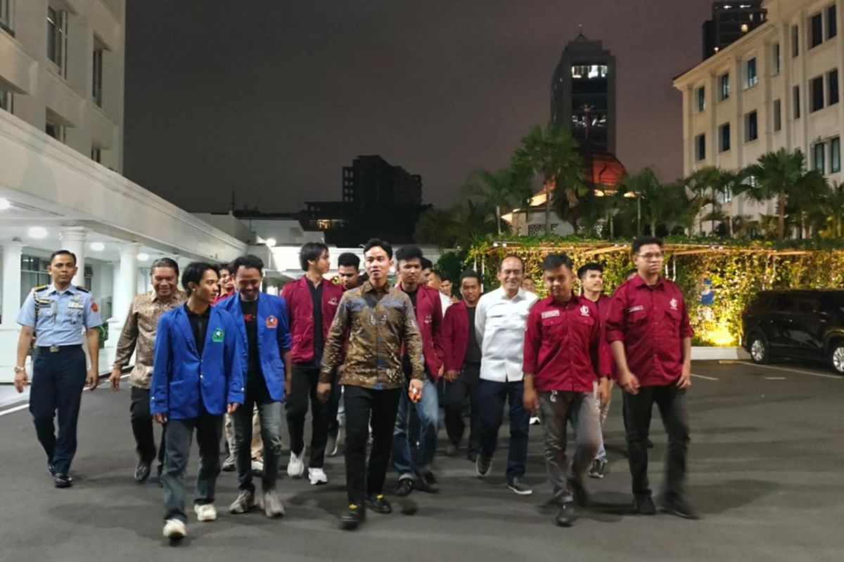 Temui Mahasiswa Demo, Wapres Gibran Akui Banyak Kekurangan