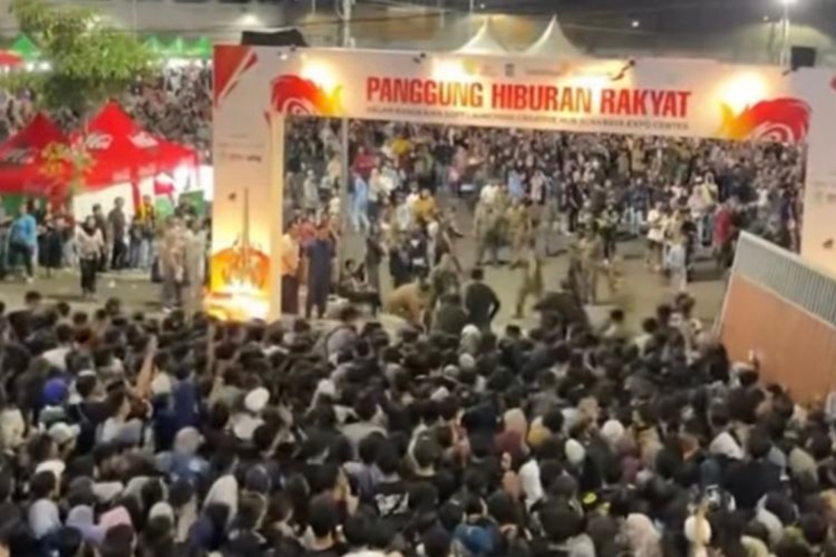 Konser Denny Caknan di Surabaya Ricuh, TNI dan Damkar Patah Tulang
