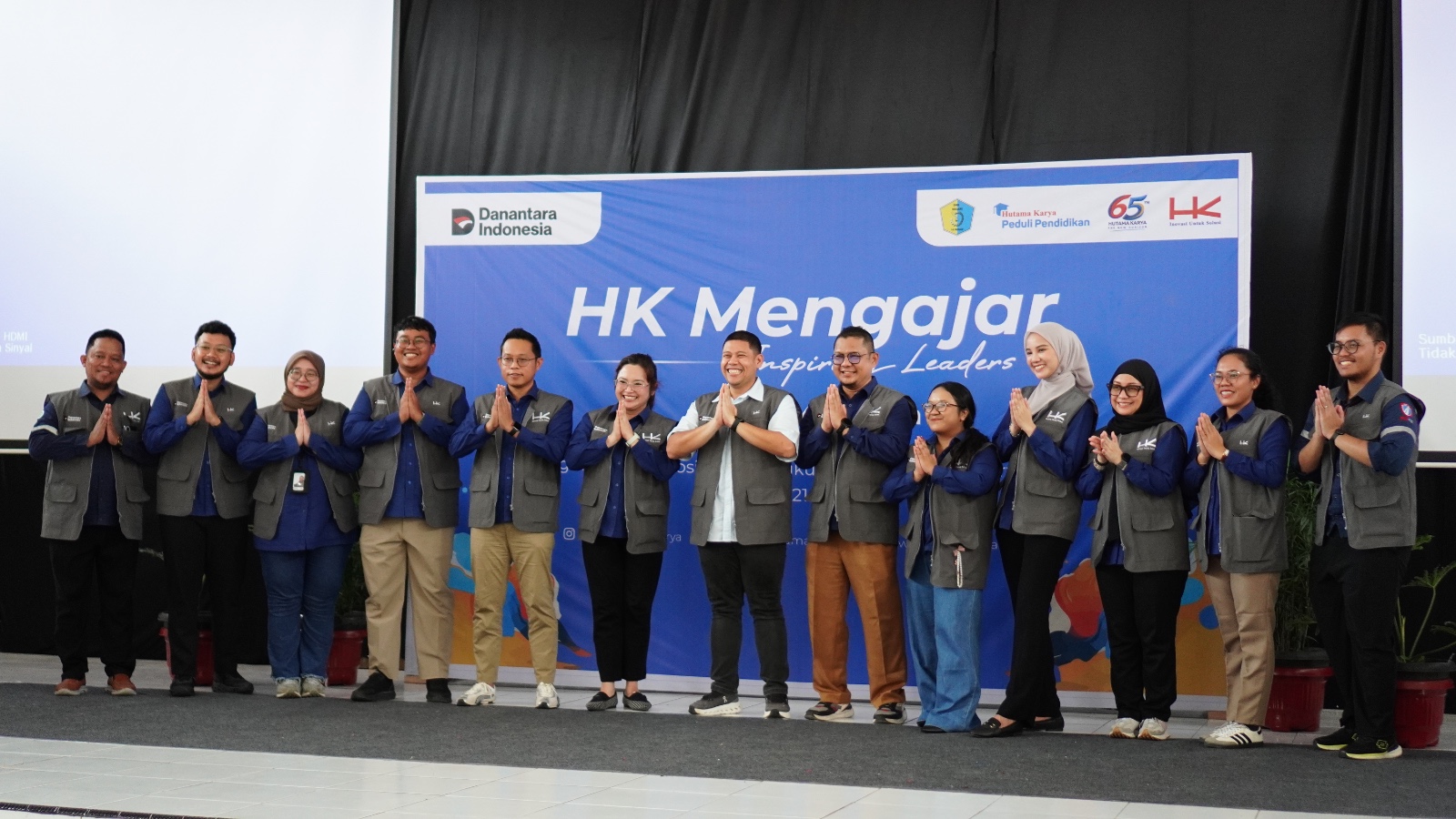 HUT ke-65 Hutama Karya: Program HK Mengajar Sapa SMKN 14 Medan