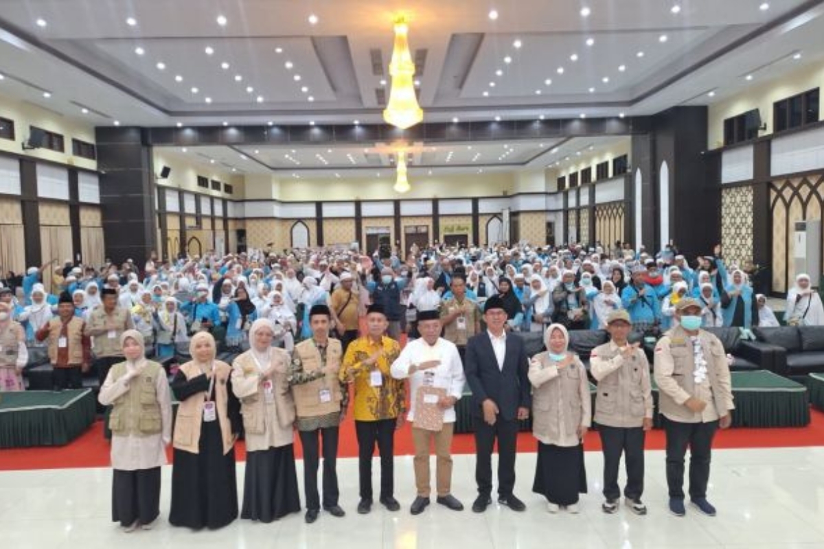 Sambut Kloter 21, Andi Sudirman Beri Hadiah Uang Tunai ke Jamaah Haji