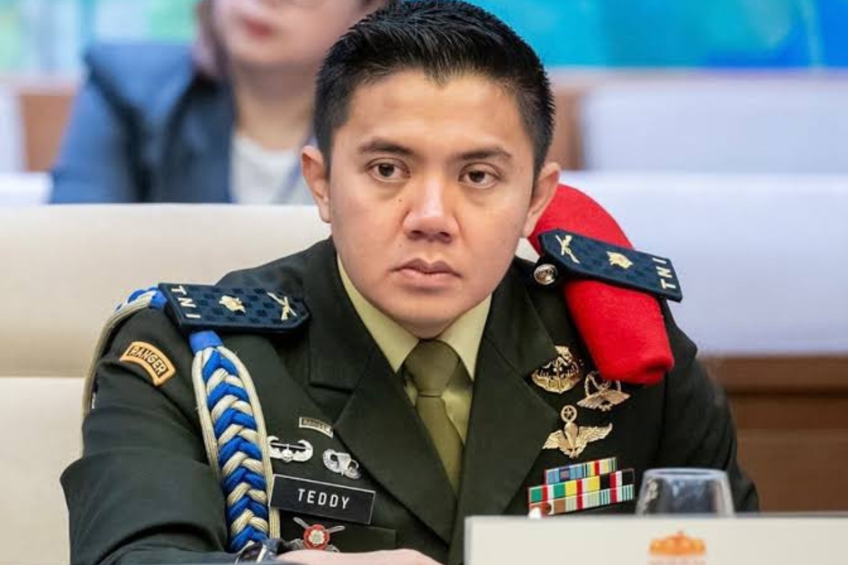 Kinerja Positif Seskab Teddy Indra Wijaya Raih Simpati Publik