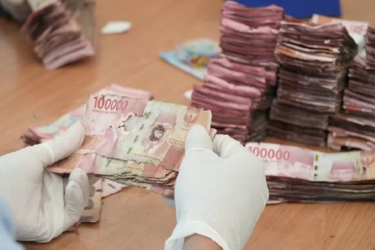 Rumah Terendam Rob, Uang Rp 1,54 Miliar untuk Kuliah Anak Ditukar BI