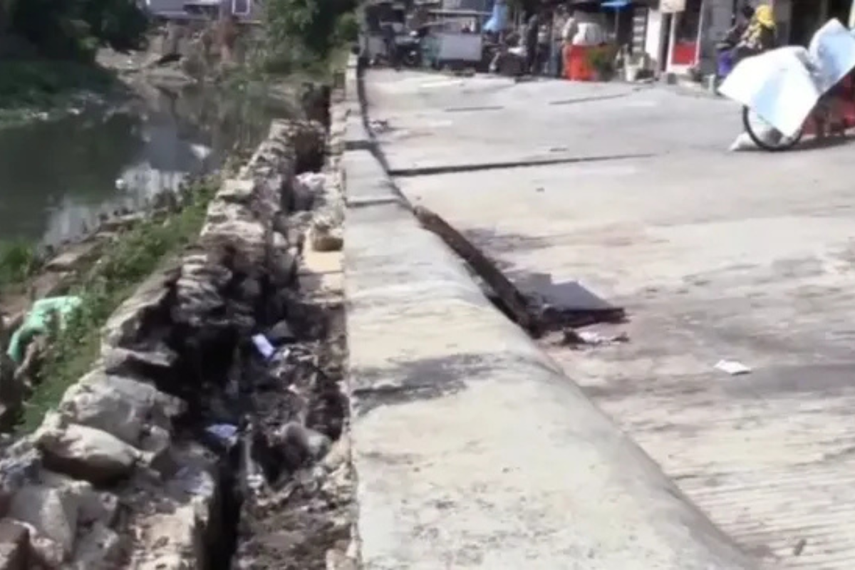 Pemprov DKI Siap Perbaiki Permanen Jalan Amblas di Pulogadung