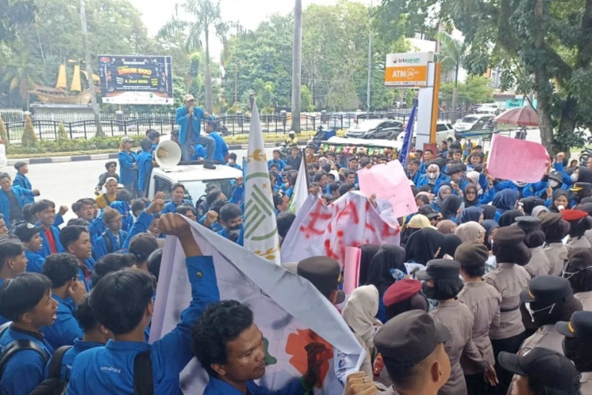 Mahasiswa UIR Demo di DPRD Riau, Soroti Program MBG Prabowo-Gibran