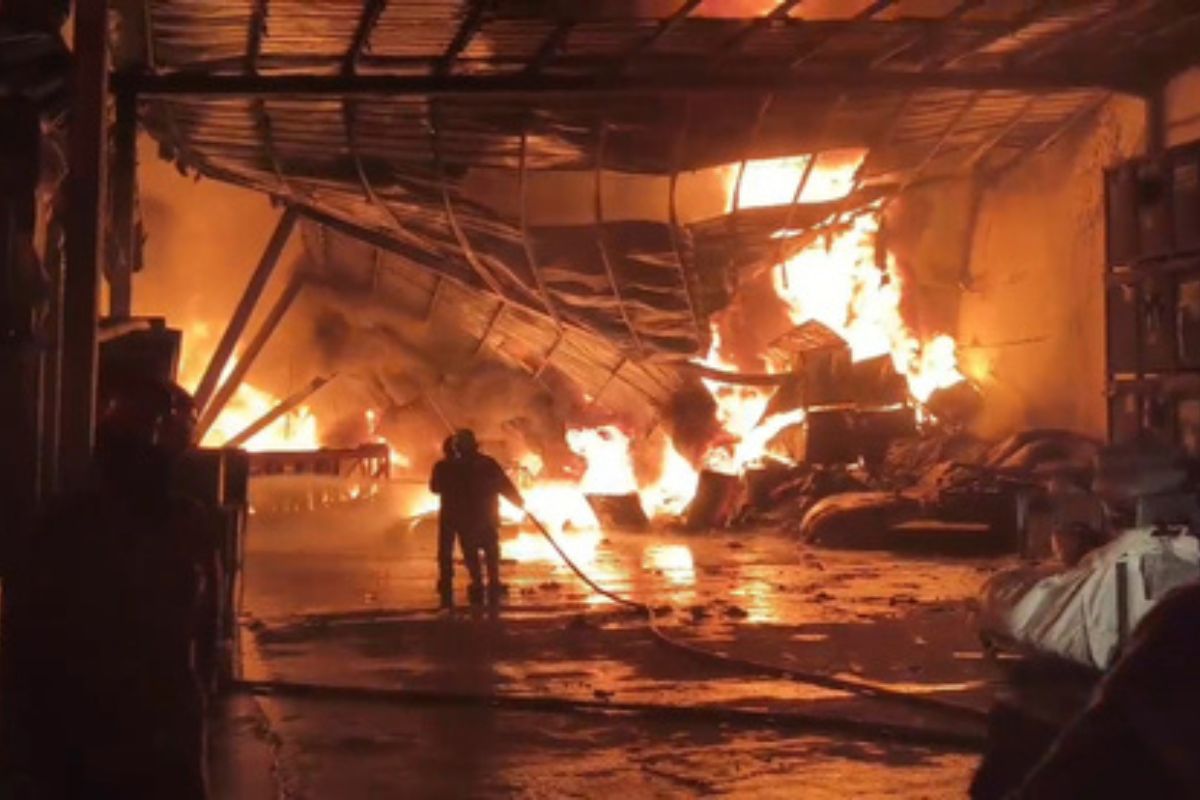 Pabrik Sandal Karet Tangerang Terbakar, 19 Unit Mobil Dikerahkan