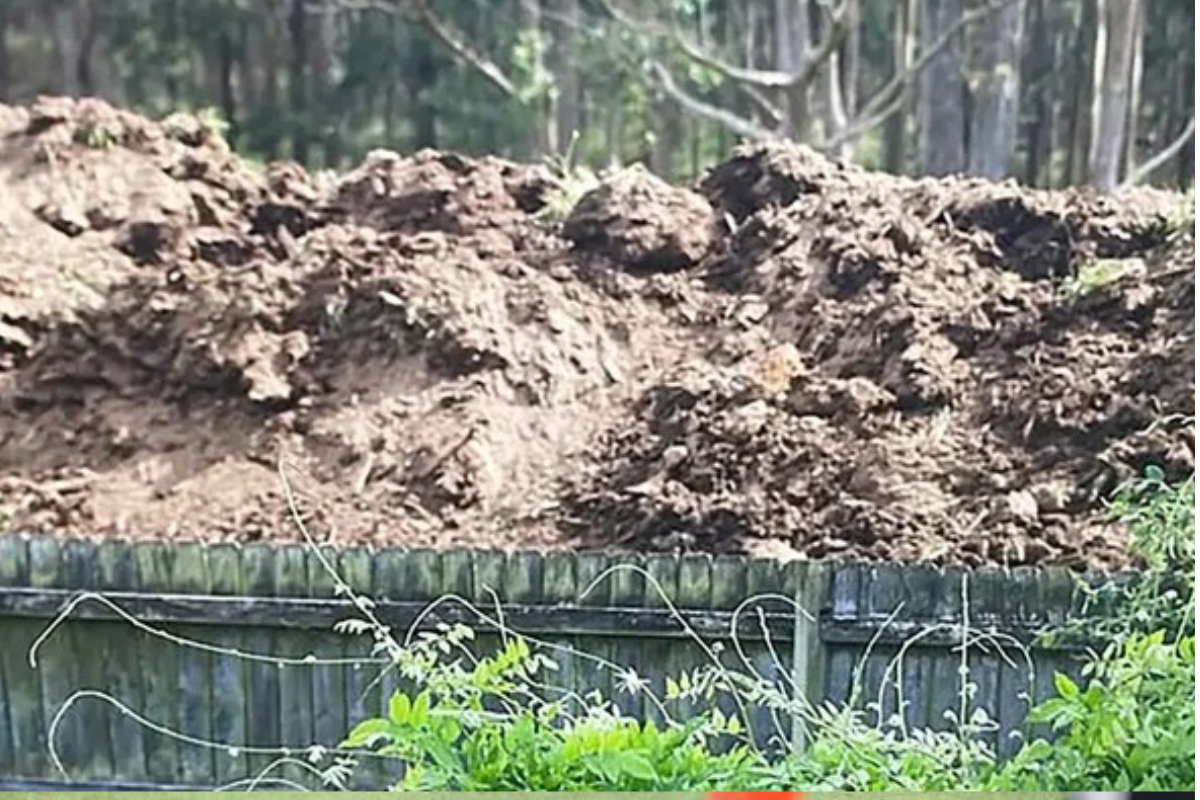 Rumah Ini Jatuh Harga dan Tak Laku Usai Tetangga Bangun Tembok Tahi